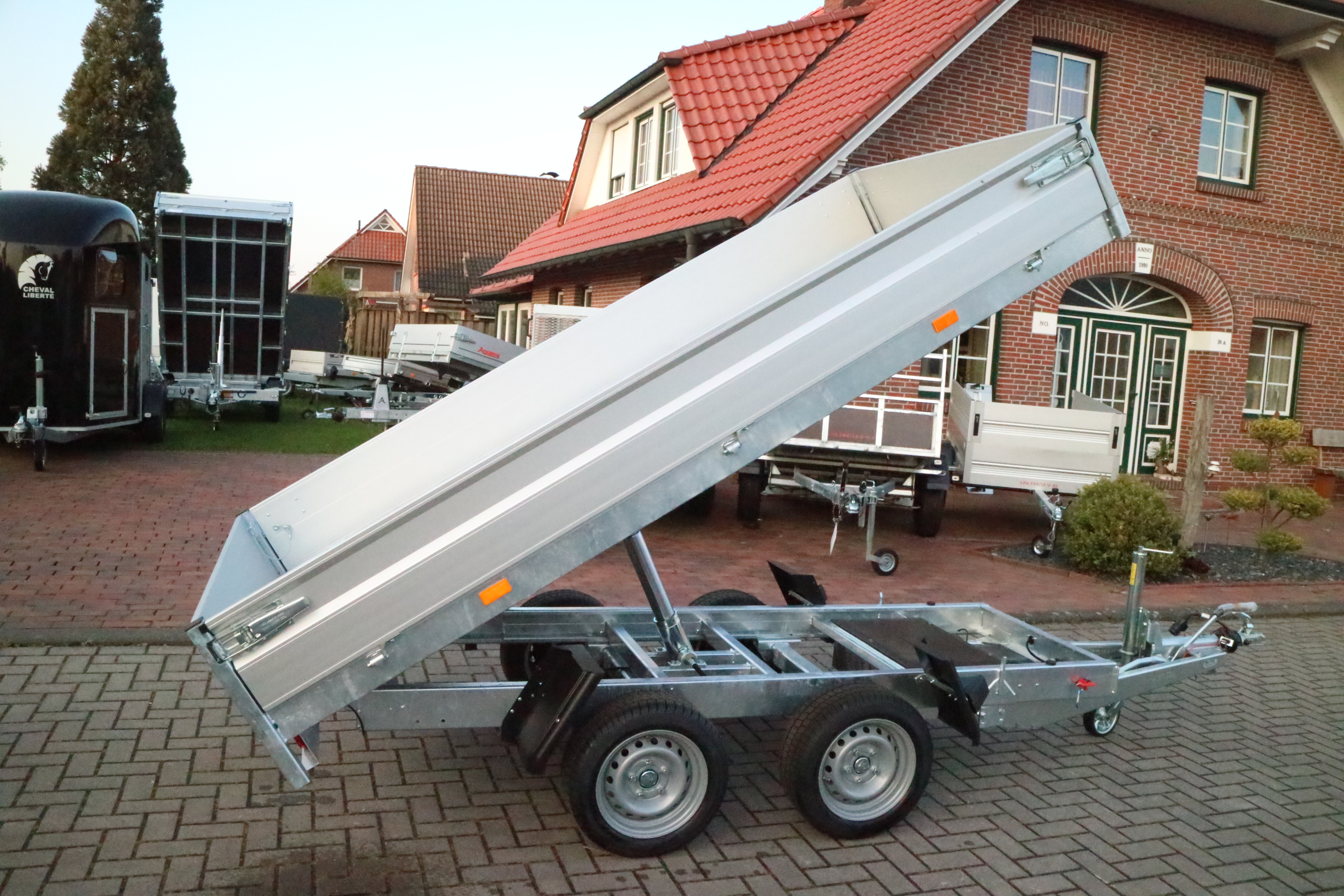 Hapert Cobalt Heckkipper Kipper 2700 kg 305x160 cm   