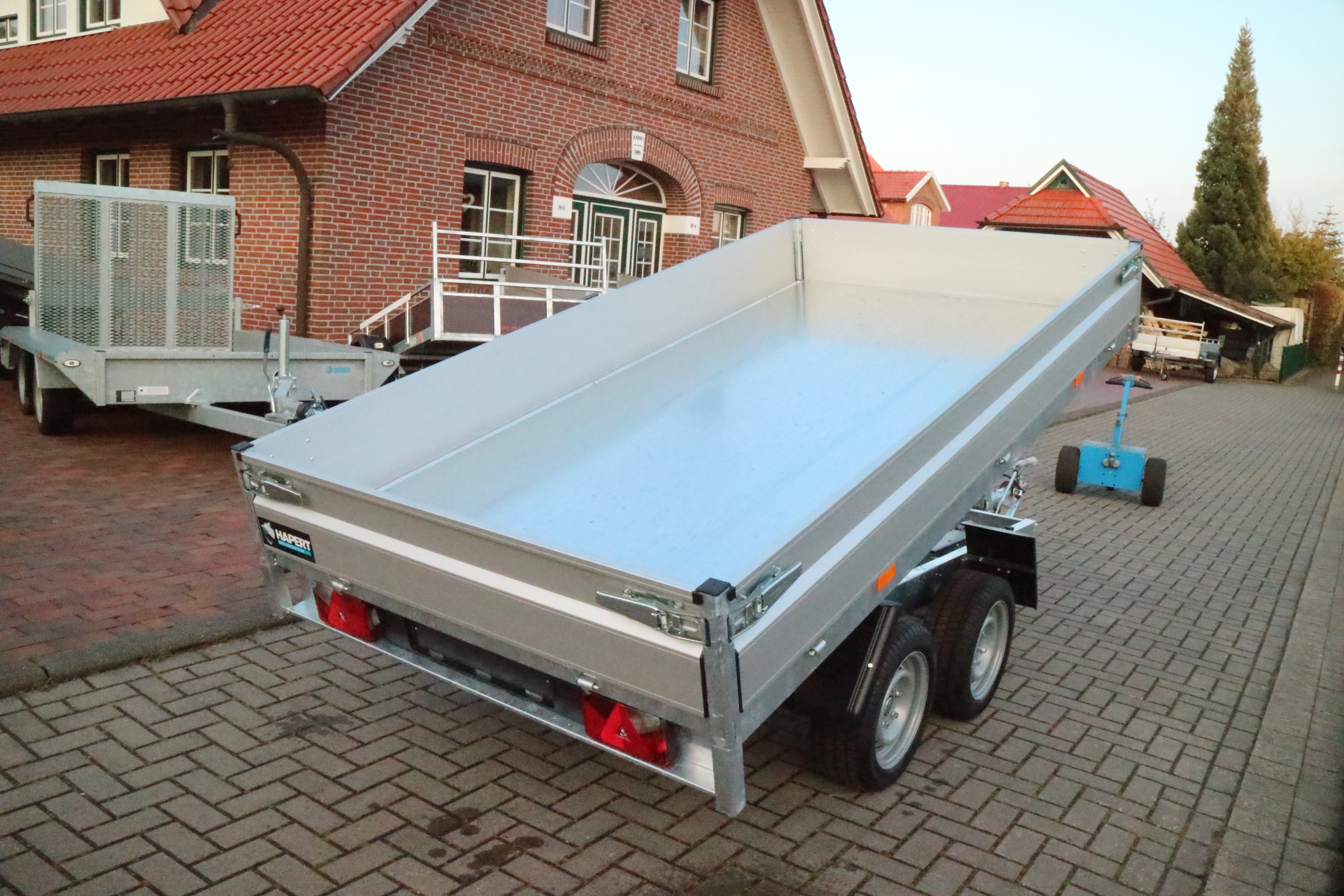 Hapert Cobalt Heckkipper Kipper 2700 kg 305x160 cm   