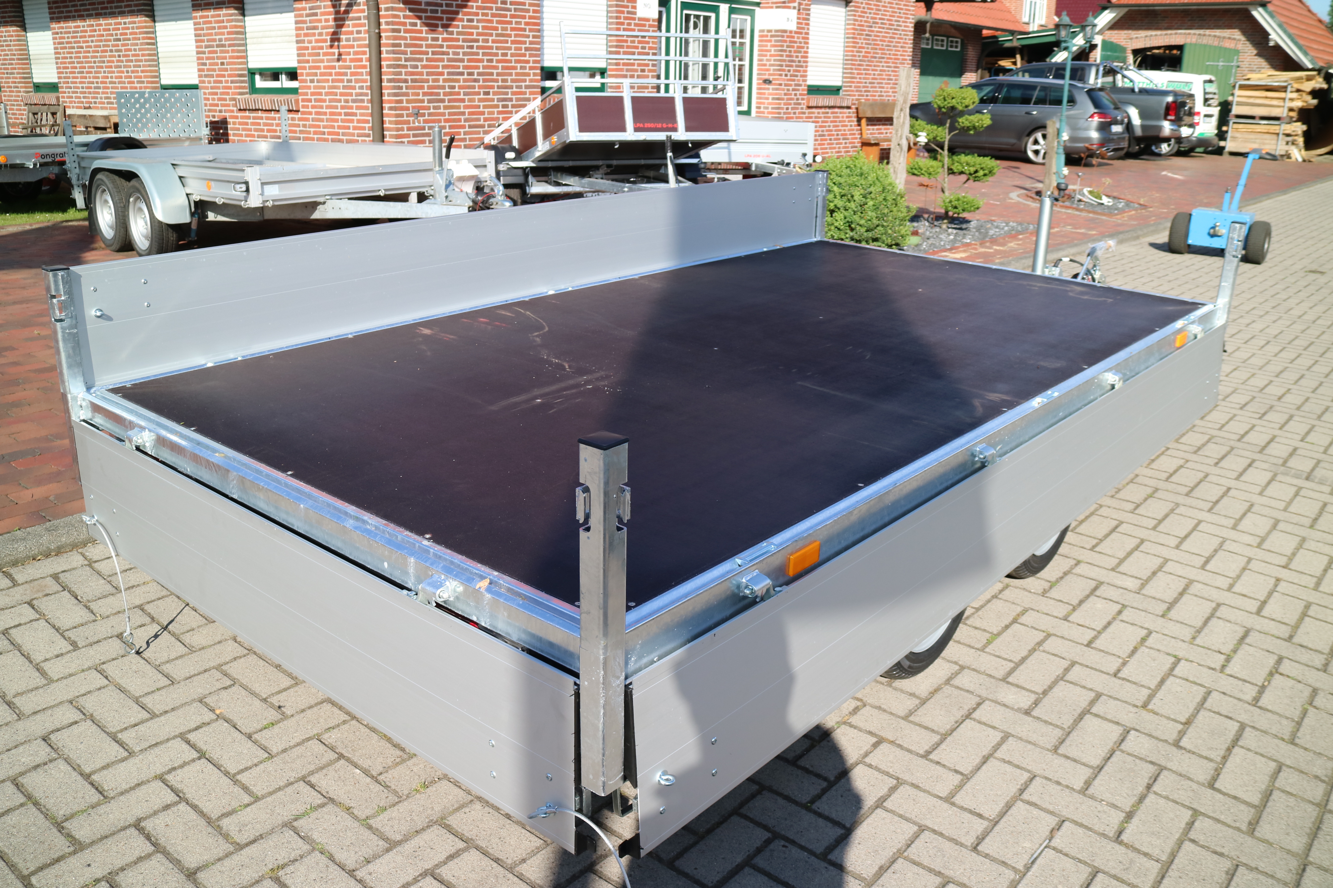 Hapert Azure Hochlader 2000 kg 335x180